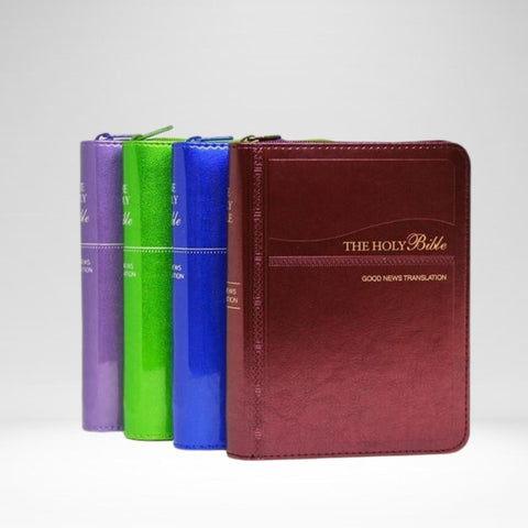 Good News Bible - Compact, colour illustrations, zipper